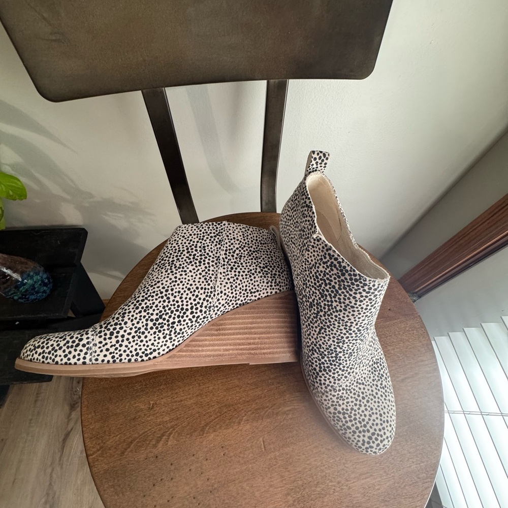 Toms Speckled Black and White Ankle Booties